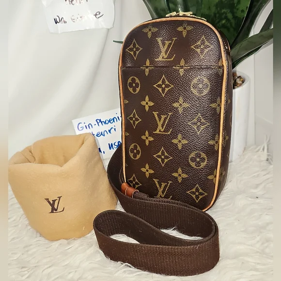 Authentic Louis Vuitton Gange Bumbag Monogram Canvas - Picture 16 of 16